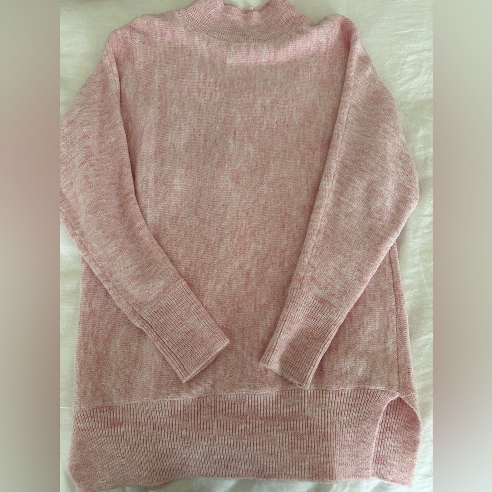 Light Pink and white mock turtleneck sweater.